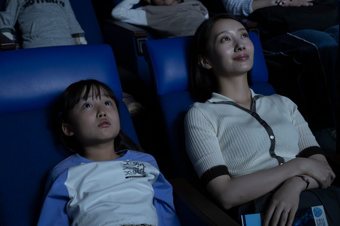 池村碧彩、波瑠「フェイクマミー」第3話(C)TBS