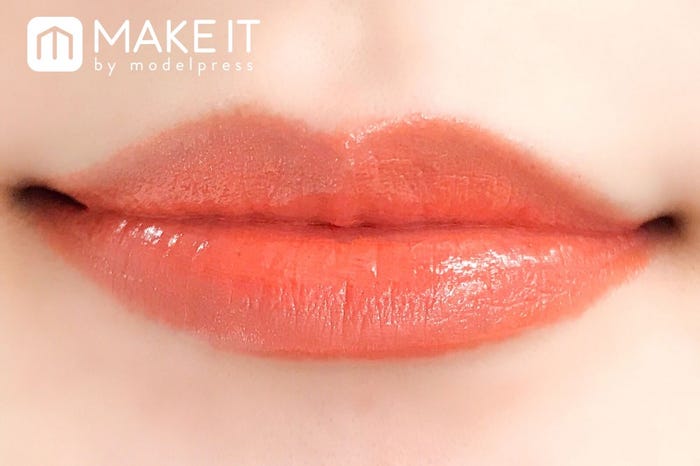 RMK/RMK リップスティック コンフォート ブライトリッチ/04 オレンジコーラル 使用(C)モデルプレス