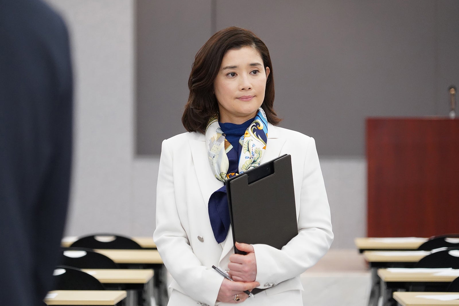 石田ひかり／「悪女（わる）～働くのがカッコ悪いなんて誰が言った？～」第2話より（C）日本テレビ