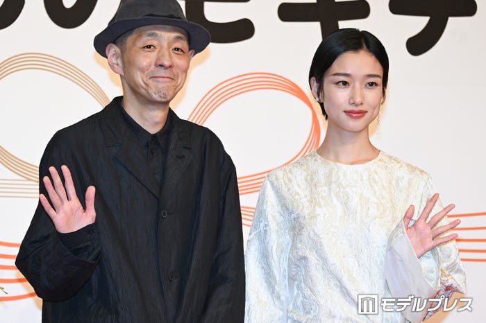 宮藤官九郎、河合優実(C)モデルプレス