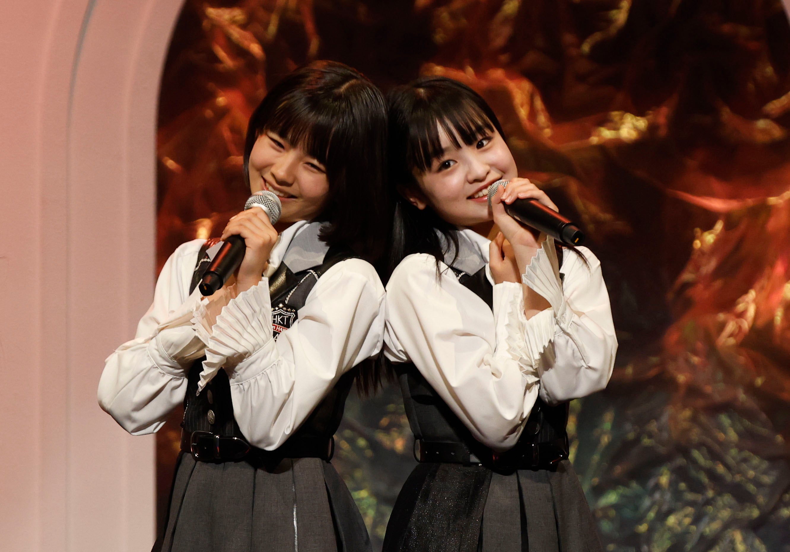 HKT48、“平均年齢14.4歳”7期生16人お披露目 松岡はなの卒コン