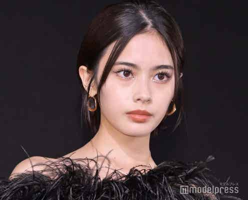 「御上先生」で話題・安斉星来、美背中ざっくりドレス姿披露「大人っぽい」「まるで絵画」