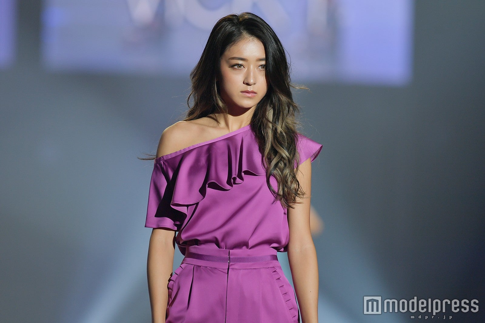 みちょぱ、肩出しパンツドレスで大人の色気＜福岡アジアコレクション2018 S／S＞