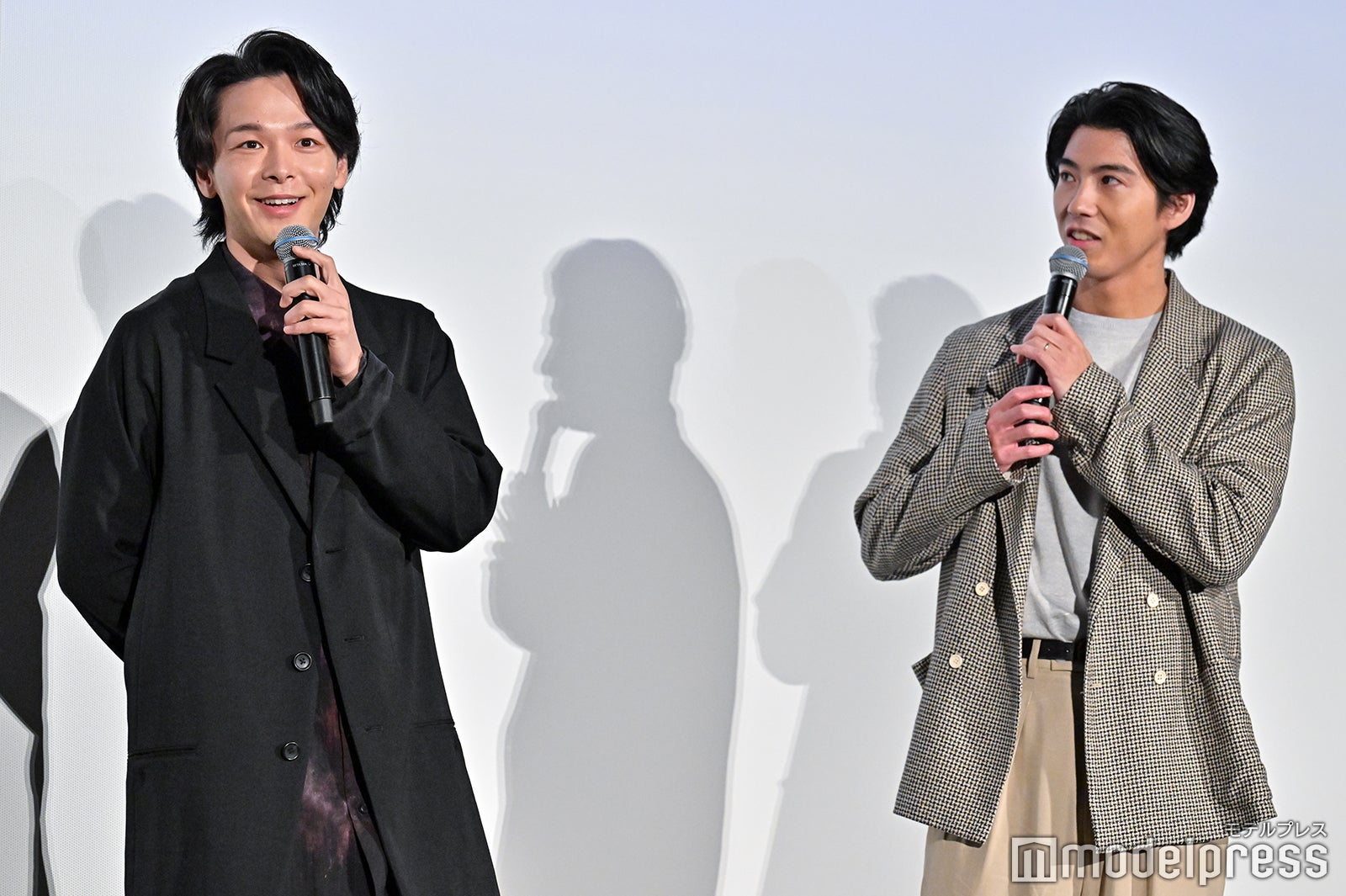 中村倫也、賀来賢人（C）モデルプレス