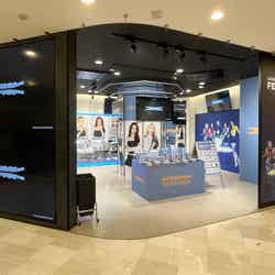 『LE SSERAFIM FAN MEETING ‘FEARNADA’ 2024 S/S - JAPAN POP-UP STORE』外装(提供写真)