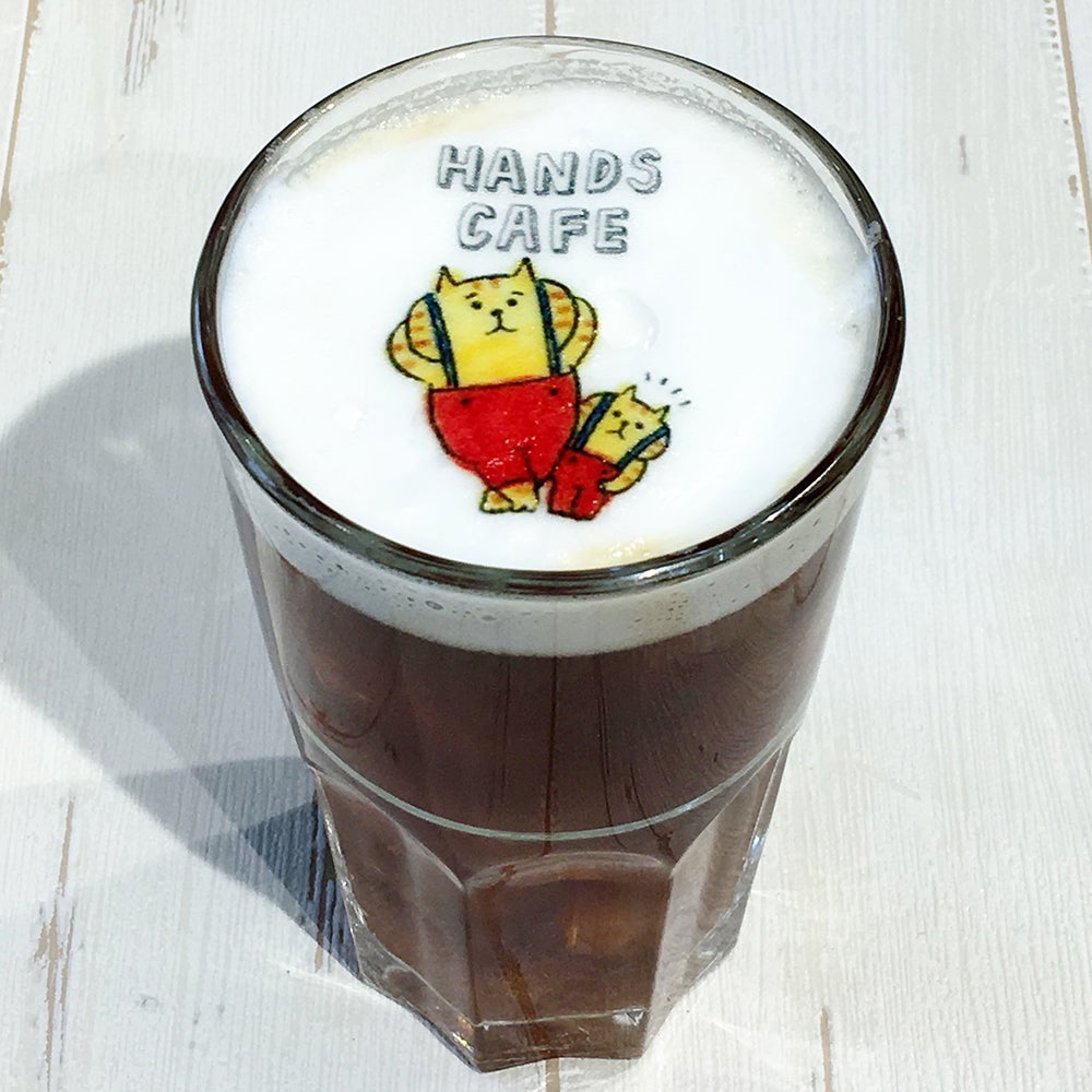 コラボ特製アートのアイスコーヒー　600円／画像提供：東急ハンズ