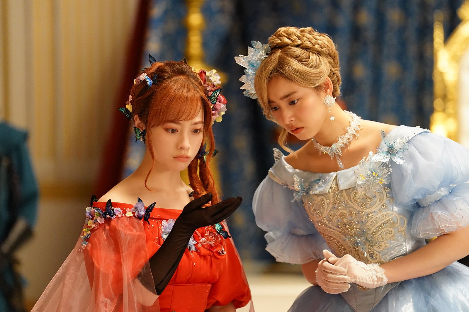 橋本環奈、新木優子（C）Netflix