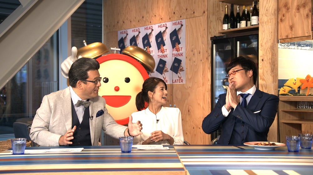 （左から）軽部真一アナウンサー、永島優美アナウンサー、山里亮太（C）フジテレビ