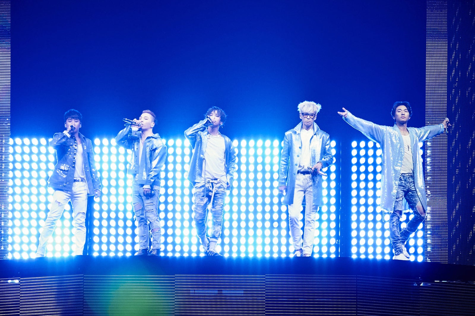BIGBANG／左から：V.I（ヴィアイ）、SOL（ソル）、G-DRAGON（ジードラゴン）、T.O.P（トップ）、D-LITE（ディライト）