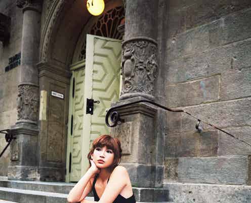 紗栄子、黒ランジェリーで大胆“肌見せ”