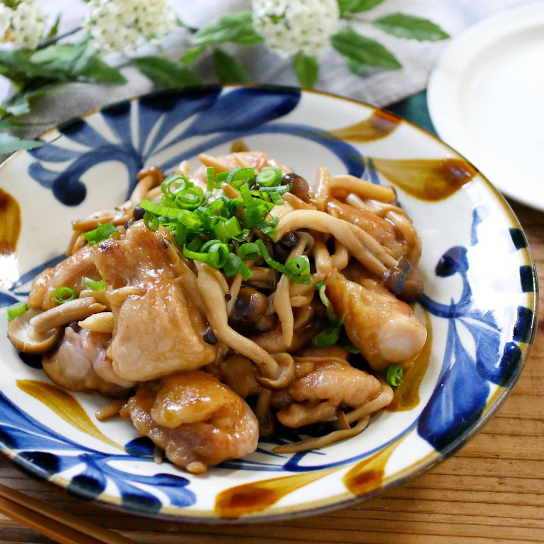 さっぱりコクうま!鶏肉としめじのバタポン炒め