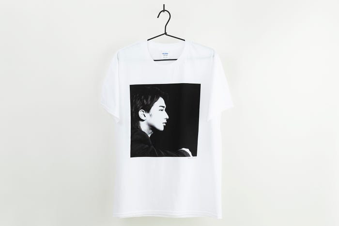 横浜流星オリジナルTシャツ/TOWA(C)KADOKAWA