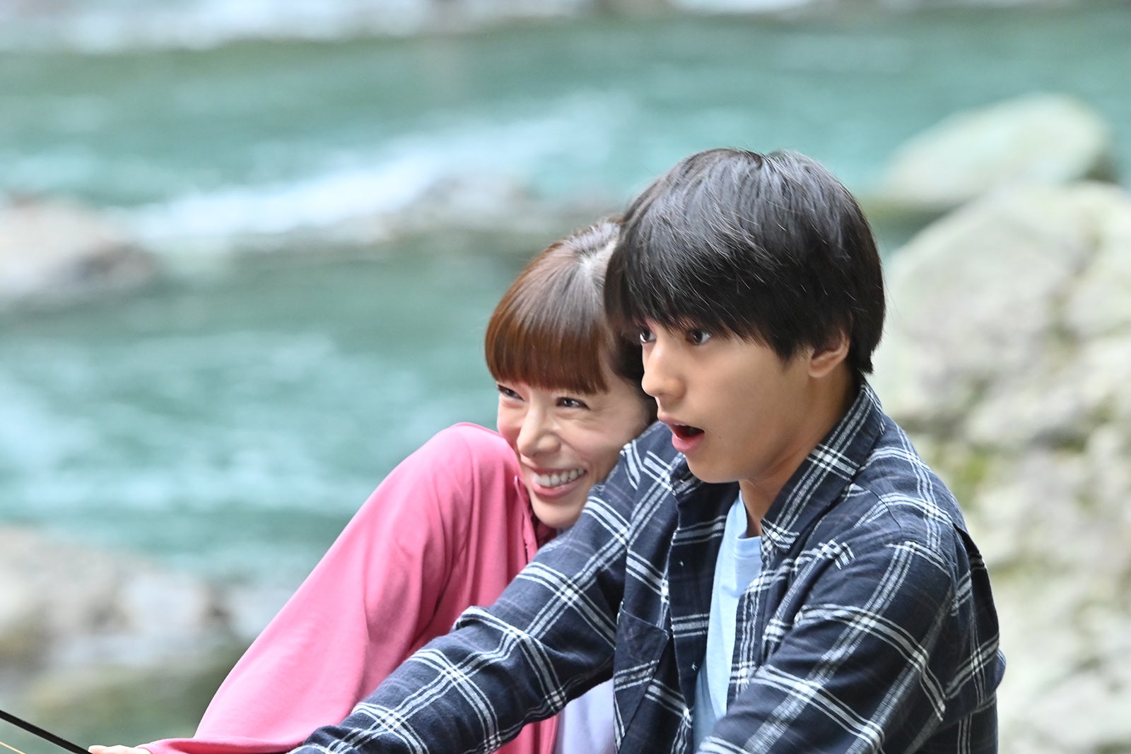 桜井ユキ、荒木飛羽（C）TBS