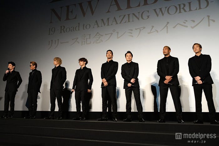 (左より)MAKIDAI、ATSUSHI、橘ケンチ、NAOTO、小林直己、白濱亜嵐、関口メンディー、世界