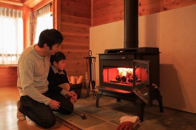 穂高温泉郷 ホテルアンビエント安曇野コテージ・暖炉付きコテージ／画像提供：楽天