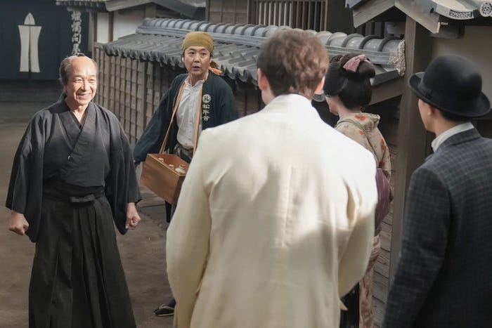 小日向文世、岡部たかし、トミー・バストウ、高石あかり、吉沢亮「ばけばけ」第38話(C)NHK