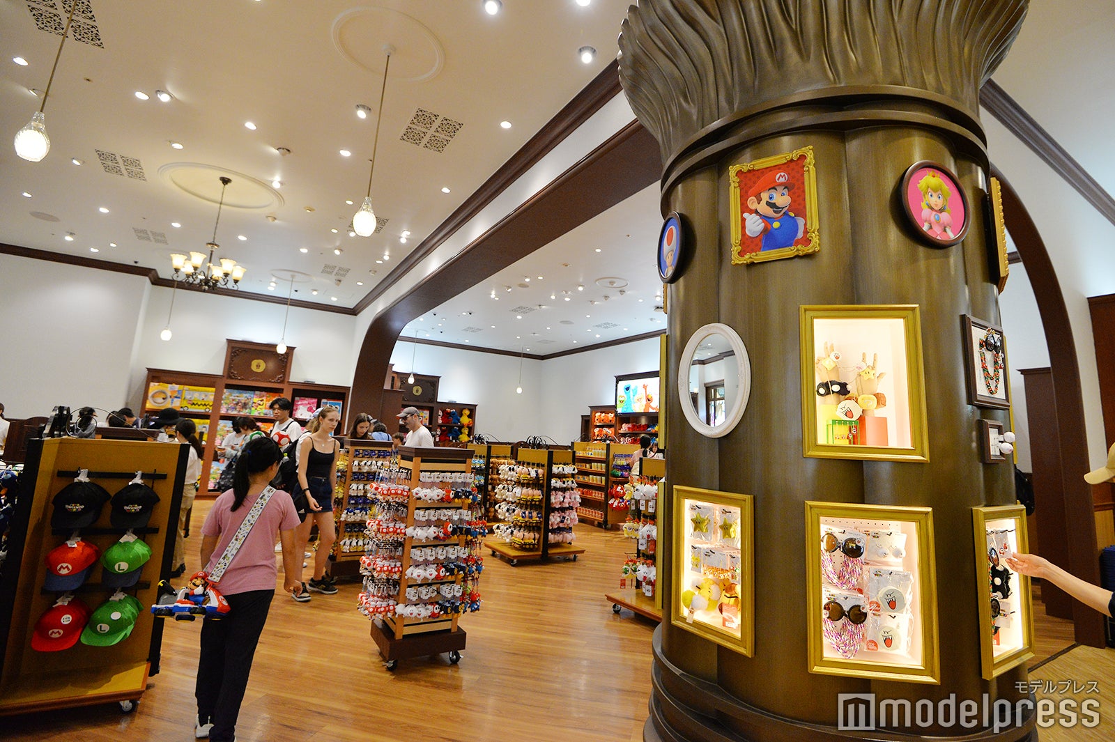 Hollywood Specialty Store（C）モデルプレス