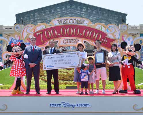 東京ディズニーランド&シー入園者数、最速ペースで7億人突破 ミッキー&ミニーも駆けつけお祝い