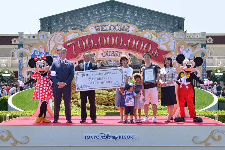 東京ディズニーランド シー入園者数 最速ペースで7億人突破 ミッキー ミニーも駆けつけお祝い モデルプレス 東京ディズニーランド シー入園者数 最速ペースで7億人突破 ミッキー ミニーも駆けつけお祝い モデルプレス
