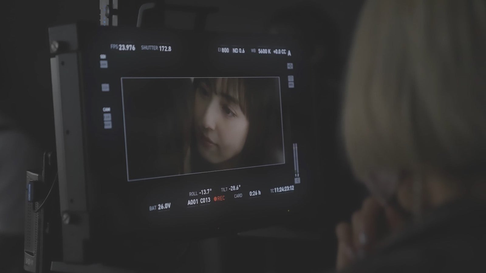 佐々木希／新CMメイキングより（C）2022 GMO CLICK Securities, Inc. All Rights Reserved.