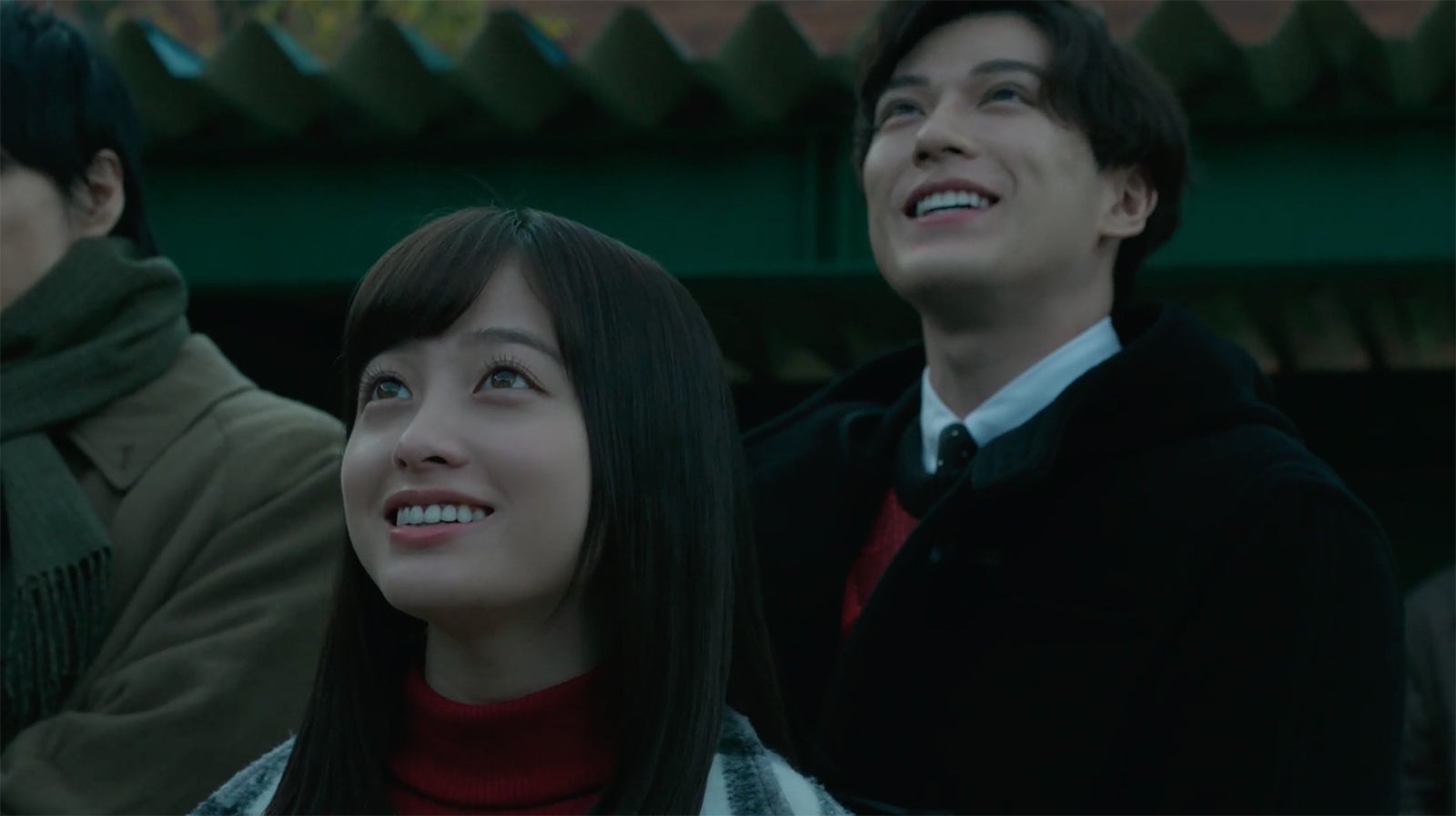 橋本環奈、新田真剣佑／「先生からみんなへ」篇より（提供写真）