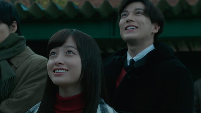 橋本環奈、新田真剣佑/「先生からみんなへ」篇より(提供写真)