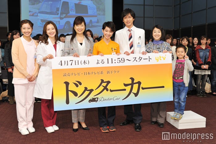 (左から)内藤理沙、笛木優子、かたせ梨乃、剛力彩芽、中村俊介、東ちづる、横山歩/制作発表会見より(C)モデルプレス