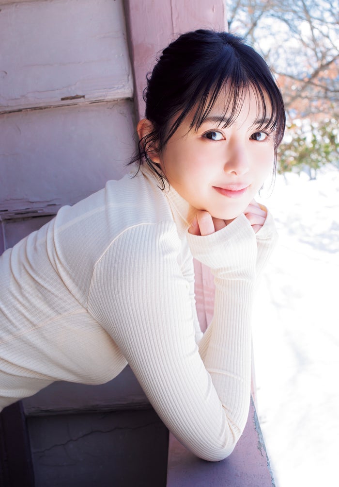 頓知気さきな、水着姿でセクシーなバックショット披露