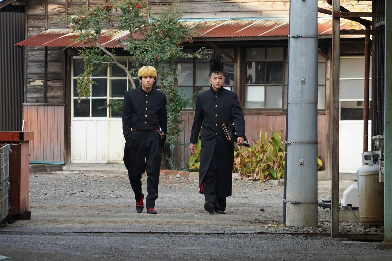 賀来賢人、伊藤健太郎（C）西森博之／小学館 （C）2020「今日から俺は！！劇場版」製作委員会