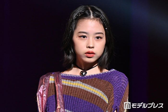 カジサック長女・梶原叶渚、タイトミニスカから圧巻美脚 スタイル際立つ秋コーデ【TGC teen 2024 Summer】