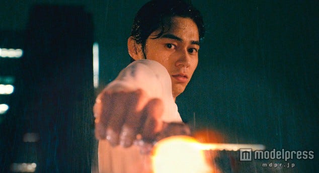 激しい銃撃戦を披露する東出昌大/(C)2015 映画『GONIN サーガ』製作委員会