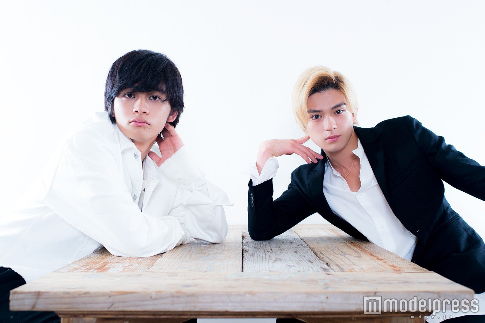 （左から）北村匠海、真剣佑（C）モデルプレス