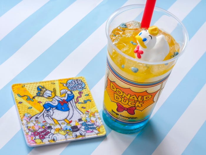 スペシャルドリンク(オレンジドリンク&パイナップル)、スーベニアコースター付き1,180円(C)Disney