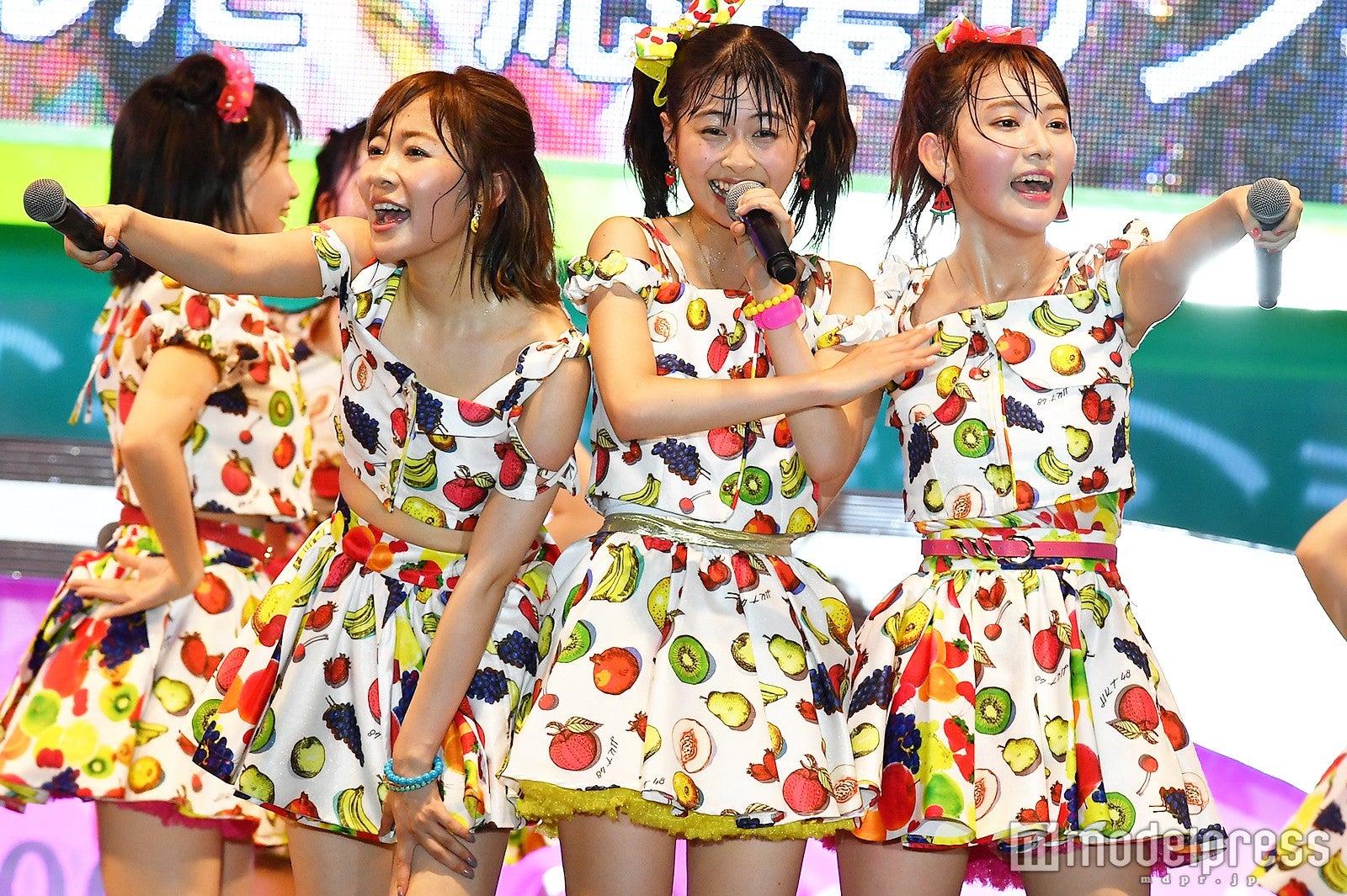 指原莉乃、松岡はな、宮脇咲良 （C）モデルプレス