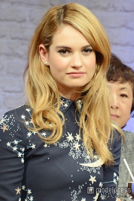 リリー・ジェームズ