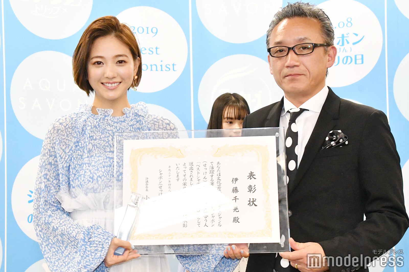 伊藤千晃（左） （C）モデルプレス