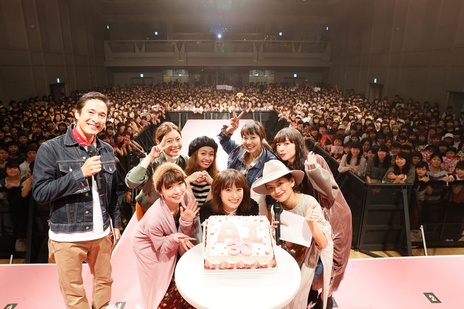 高橋愛（中央） 「mer fes.2016」（C）モデルプレス