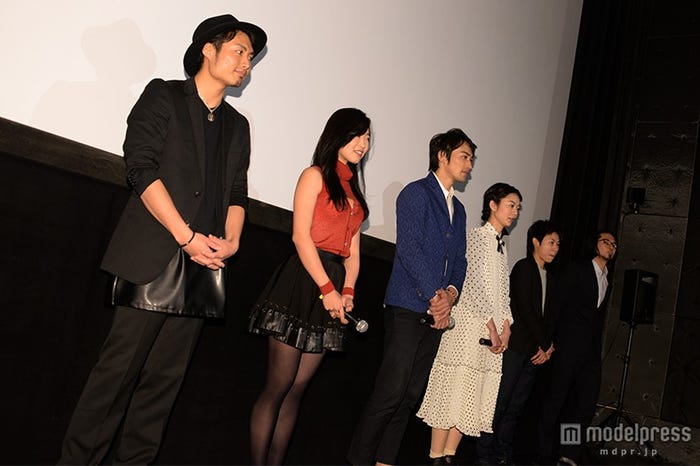 (左より)八木将康、佐々木心音、町田啓太、中村映里子、久住翠希、吉田浩太監督