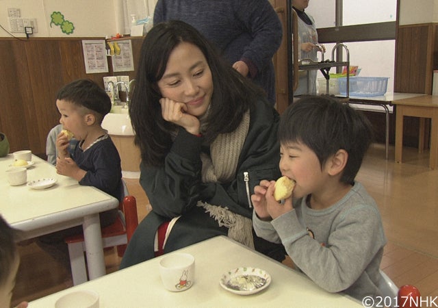木村佳乃の優しいまなざしが印象的 鶴瓶の家族に乾杯 モデルプレス 木村佳乃の優しいまなざしが印象的 鶴瓶の家族に乾杯 モデルプレス