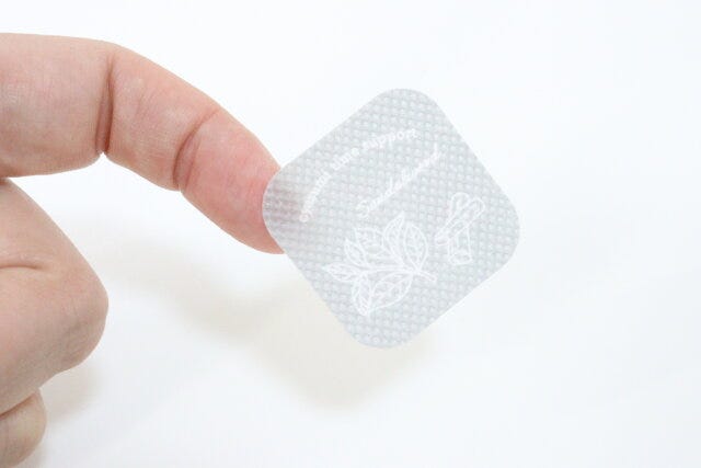 ダイソーの枕に貼るアロマシール（白檀、18枚）　使用感1