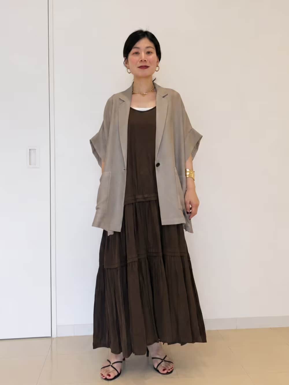 【OKコーデ】きれいめな半袖ジャケットは、実はメッシュ素材で通気性も抜群 出典:WEAR