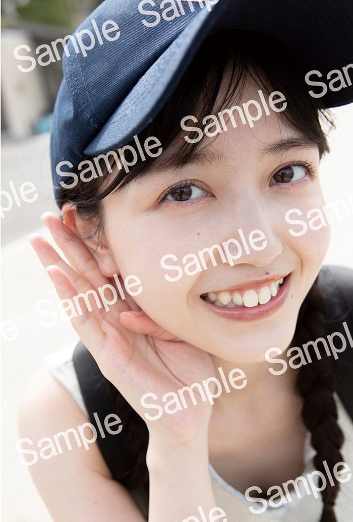 久保史緒里1st写真集「交差点」HMV&BOOKS SHIBUYA特典ポスター(撮影:細居幸次郎)