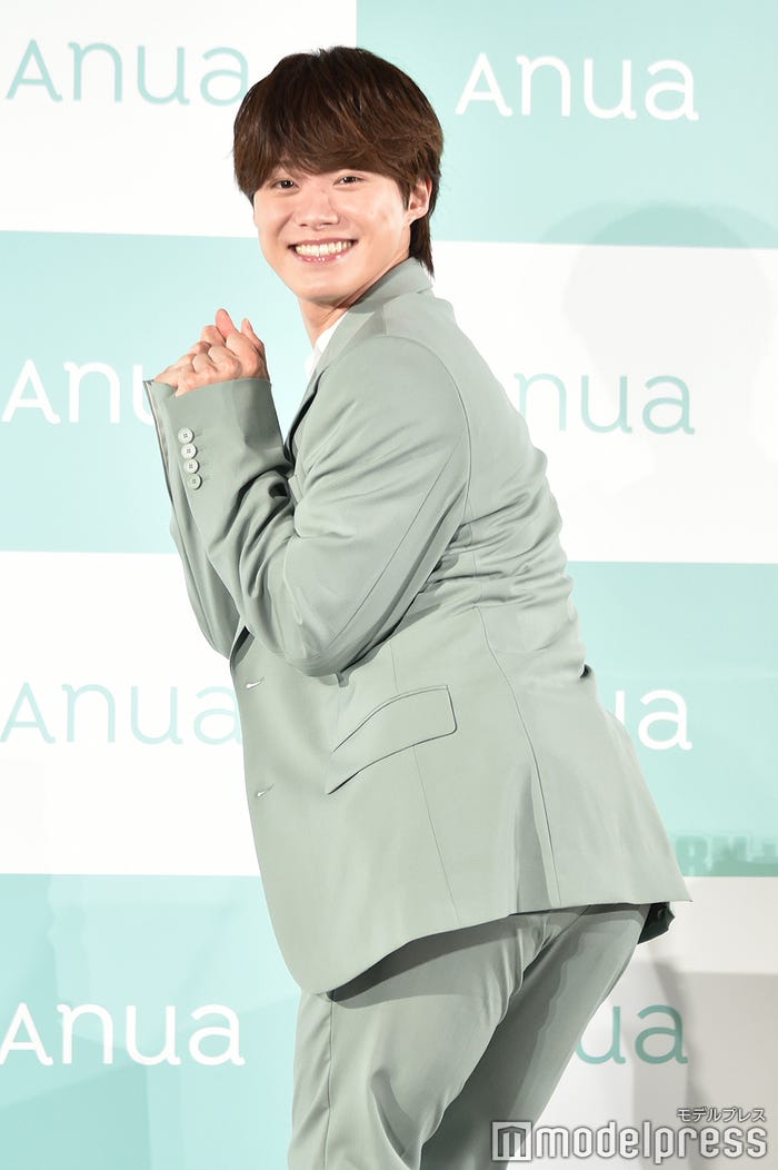 お尻プリンプリンポーズを求めると「(写真を)使ってな?」とアピールする大橋和也(C)モデルプレス