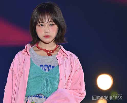 なえなの、ミニスカでほっそり美脚輝く 濃いめチークで雰囲気ガラリ【GirlsAward 2024 S/S】