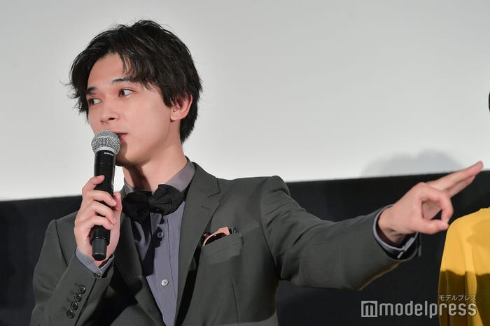 「口の水分を全部もっていく」と力説(C)モデルプレス