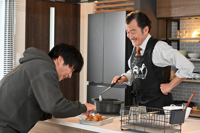 田中圭、吉田鋼太郎「おっさんずラブ-リターンズ-」第1話(C)テレビ朝日