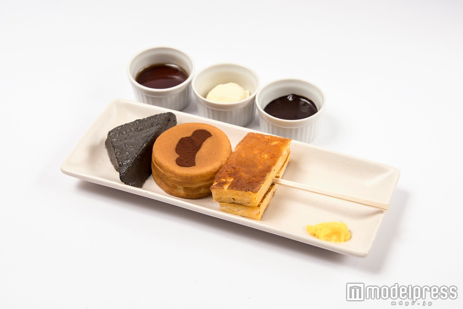 チビ太のおでんデザートプレート￥ 1,280（税抜）（C）赤塚不二夫／おそ松さん製作委員会