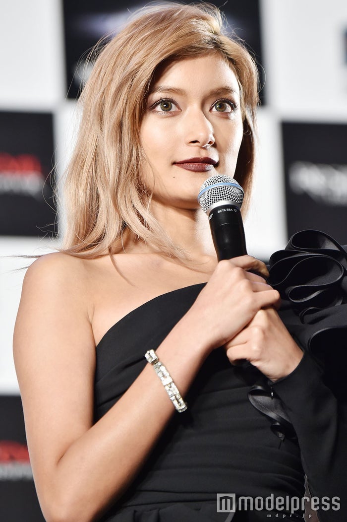 ローラ 城田優 ベッキー 三浦翔平ら集結 ワンオクtakaが豪華すぎる森進一家新年会を報告 モデルプレス ローラ 城田優 ベッキー 三浦翔平ら集結 ワンオクtakaが豪華すぎる森進一家新年会を報告 モデルプレス