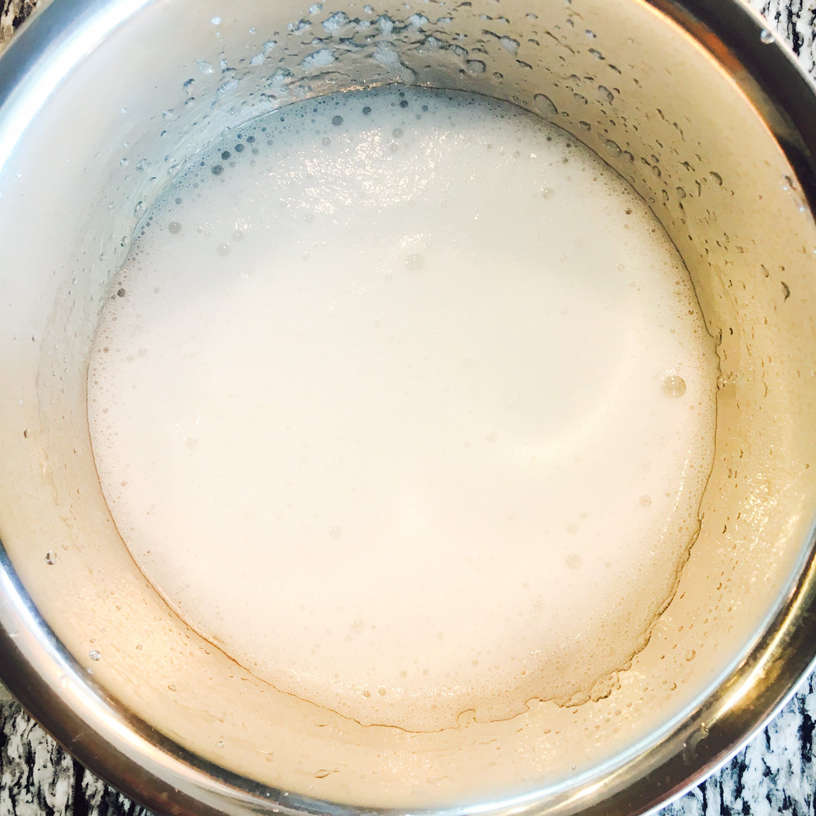 泡サイダーゼリー：サイダーの1/3量を少しずつ入れ混ぜる／画像提供：柏原歩