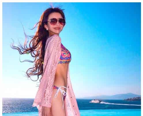 愛沢えみり、スラリ美脚際立つSEXY水着ショットに反響「圧巻のスタイル」